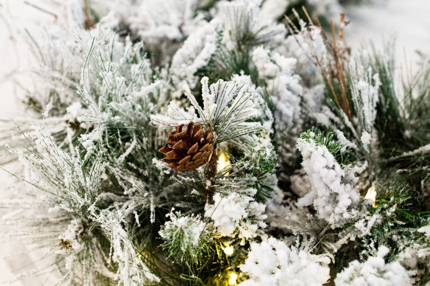 9 FT X 18" Bear Mountain Garland Pre-lit 150 Clear LED Lights 2 9 FT X 18" Bear Mountain Garland Pre-lit 150 Clear LED Lights - Image 2